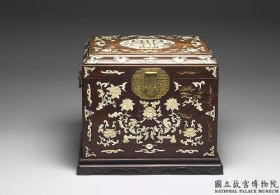 图片[3]-“A Garland of Treasures” curio box, Qing dynasty, Qianlong reign (1736-1795)-China Archive